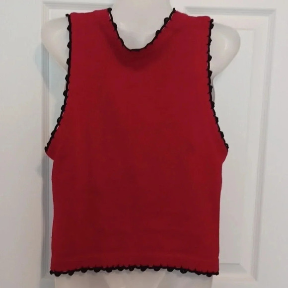 💙🏍red vest with embroidery and cute buttons - Picture 5 of 8